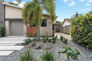 Front of property - Fox Sonata Downtown Pool House (Fort Lauderdale)