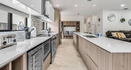 Fox Sonata Downtown Pool House