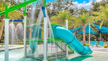 Piscina all'aperto, una piscina riscaldata