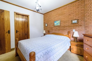 Apartment | Verdunkelungsvorhänge, Bügeleisen/Bügelbrett, kostenloses WLAN