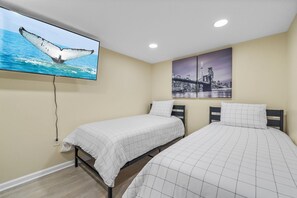 3 bedrooms, iron/ironing board, WiFi, bed sheets - NEW 3BR/2Bath, 5 Beds, 10 Min to NYC-Sleeps 7 (Hoboken)