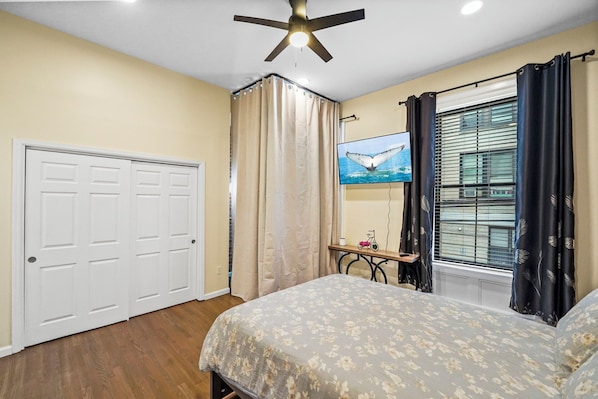 3 bedrooms, iron/ironing board, WiFi, bed sheets