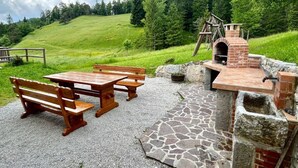 Unclassified image, 5 of 17, button - Six-bedroom house, surrounded by a stream, meadow, forest (Tolmin)