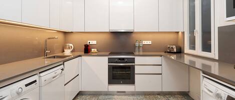 Fridge, microwave, oven, stovetop