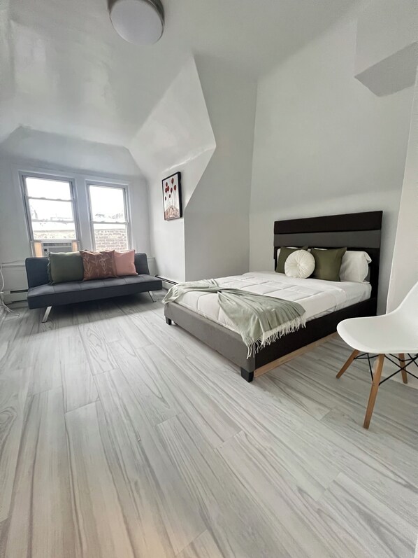 3 habitaciones, tabla de planchar con plancha, wifi y ropa de cama