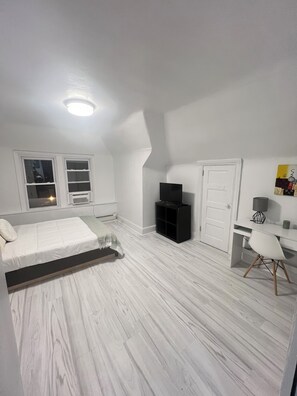 3 makuuhuonetta, silitysrauta/-lauta, Wi-Fi, vuodevaatteet