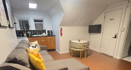 Spacious 3-bedroom apartment in brilliant close to New York with balcony.