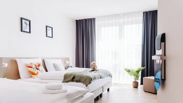 Chambre Triple, vue ville | Literie de qualité supérieure, bureau