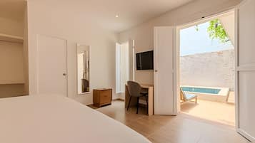 5 bedrooms, iron/ironing board, bed sheets