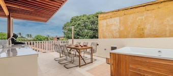 Spacious 5-bedroom villa in Getsemani