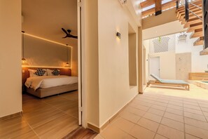 5 bedrooms, iron/ironing board, WiFi, bed sheets