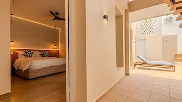 5 quartos, ferros/tábuas de passar roupa, roupa de cama