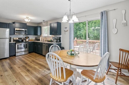 Cozy home in Saint Peter's MO with epic game room in basement