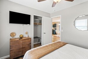 3 bedrooms, iron/ironing board, internet, bed sheets