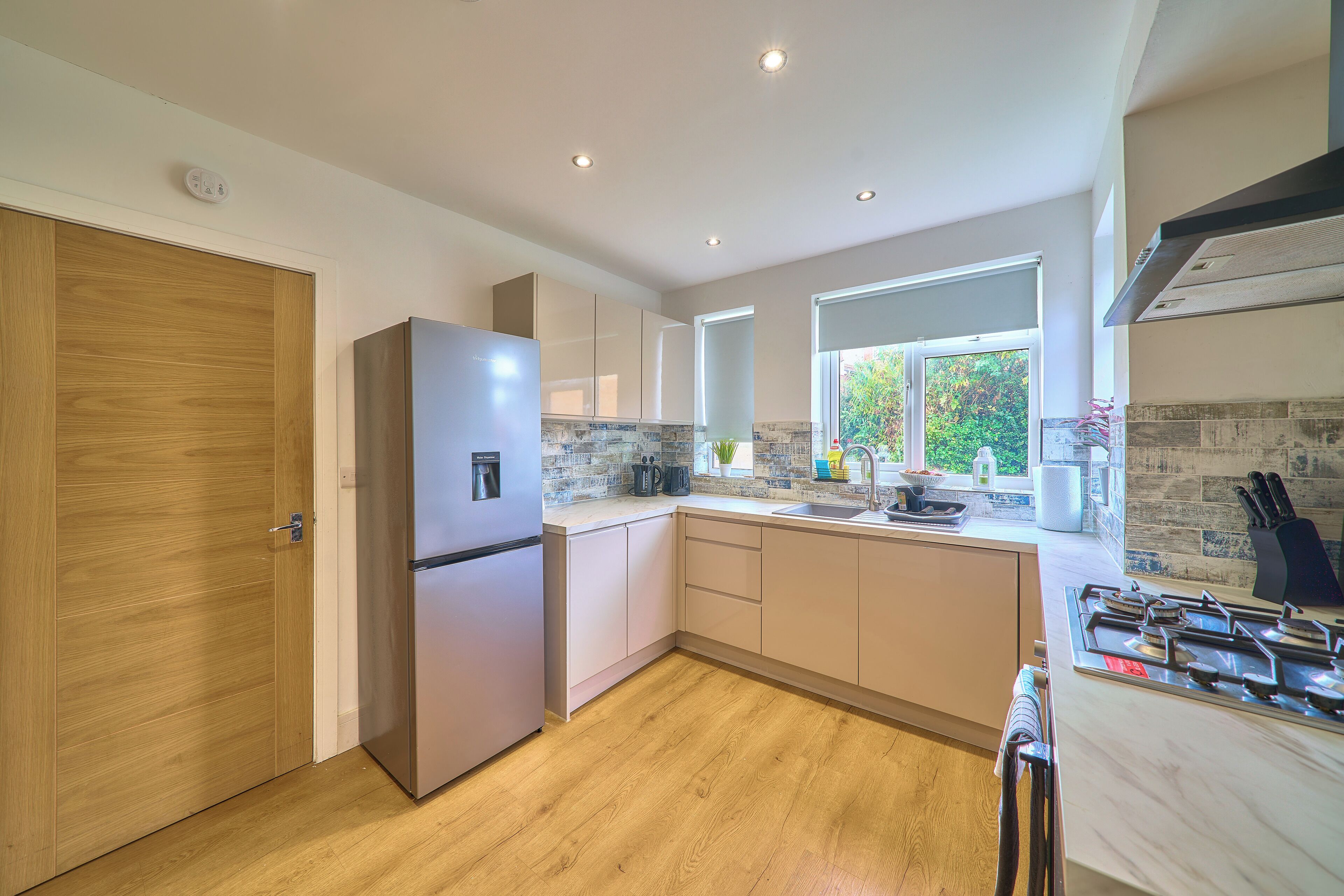 Microwave, oven, stovetop, coffee/tea maker