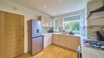 Microwave, oven, stovetop, coffee/tea maker