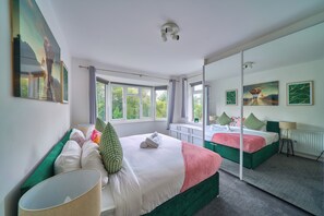 4 chambres, fer et planche à repasser, Wi-Fi gratuit, draps fournis