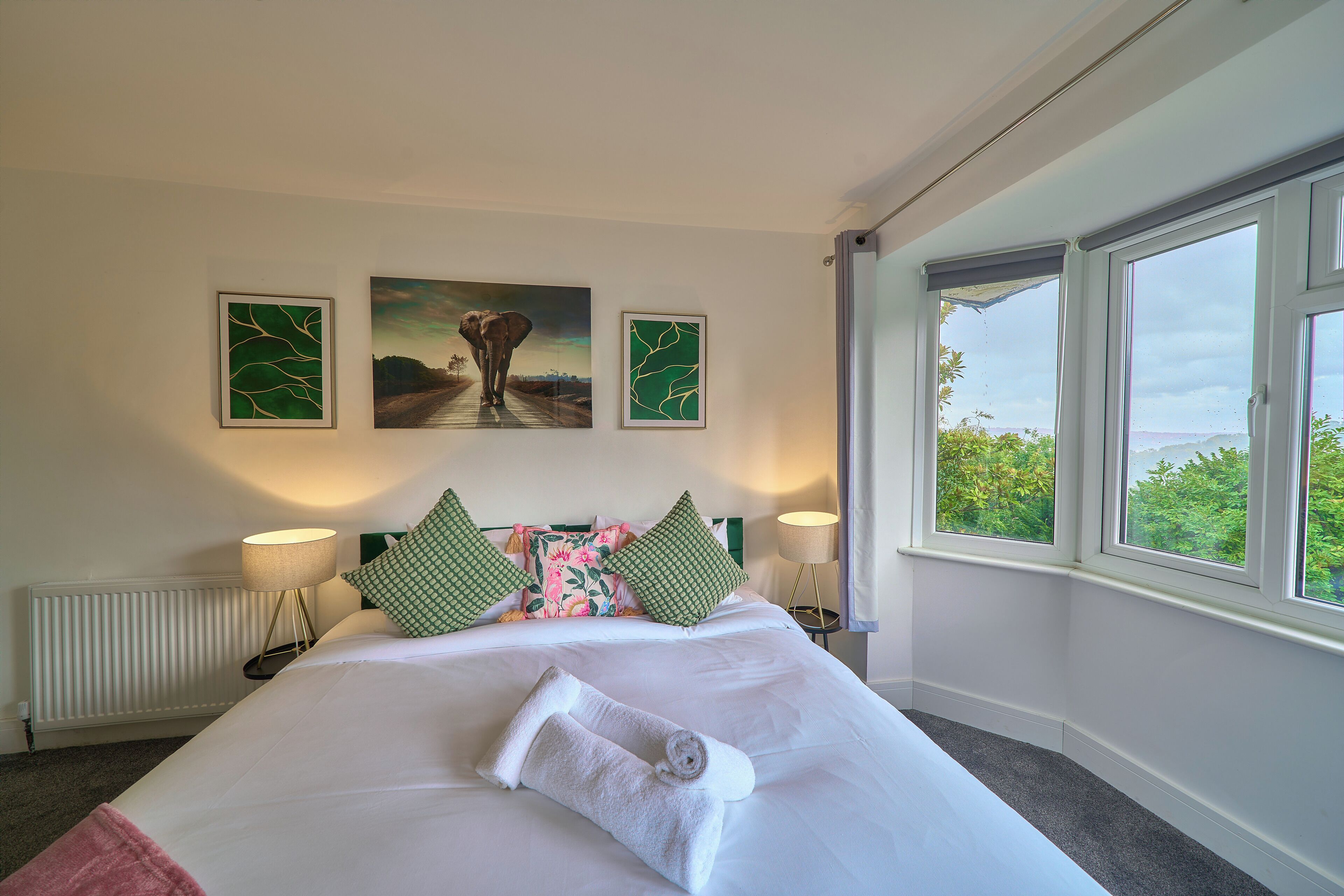 4 bedrooms, iron/ironing board, free WiFi, bed sheets