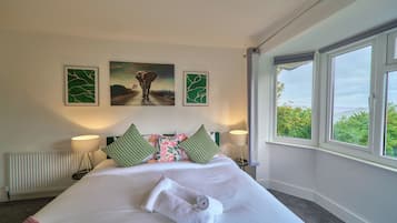 4 bedrooms, iron/ironing board, free WiFi, bed sheets