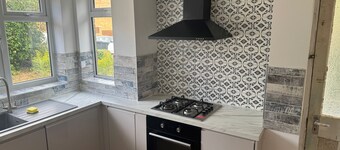 Modern 4BR, 2BA Family Home – Sleeps 8, Garden, Parking, Near Station