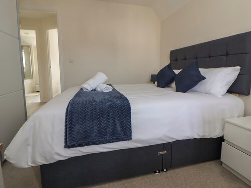 29 Ernest Dawes Avenue