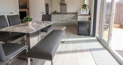 29 Ernest Dawes Avenue