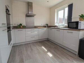 Batterie de cuisine, vaisselle et ustensiles