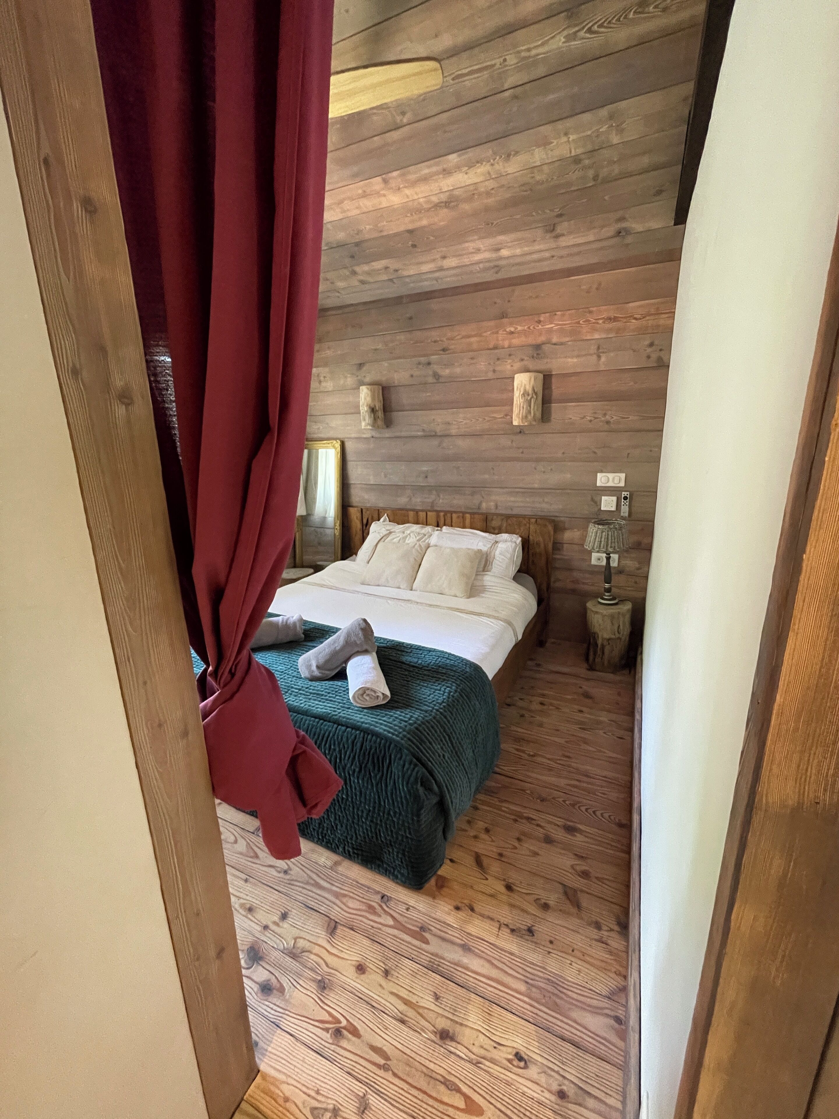 1 chambre, fer et planche à repasser, Wi-Fi, draps fournis