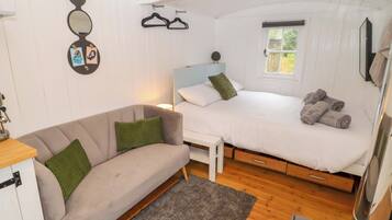 1 bedroom, individually decorated, individually furnished, free WiFi