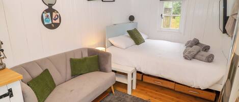 1 habitación, decoración personalizada y muebles diferentes