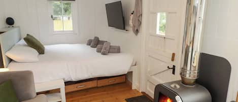 1 bedroom, individually decorated, individually furnished, free WiFi