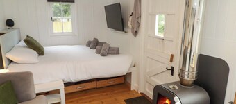 Kings Cwtch Shepherd's Hut