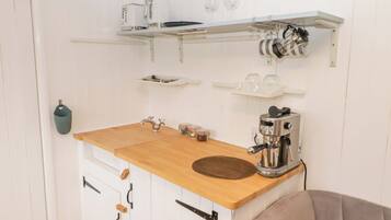 Cookware/dishes/utensils