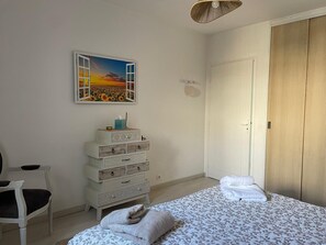 1 bedroom, iron/ironing board, internet, bed sheets