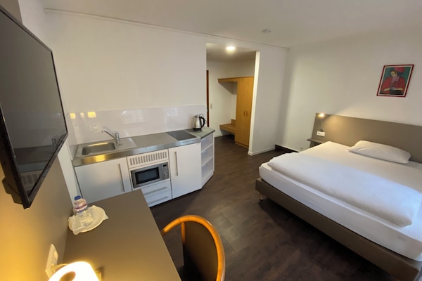 Comfort Single Room, Courtyard View | Desk, laptop workspace, soundproofing, iron/ironing board