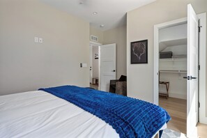 3 عدّة غرف نوم ومكواة/لوح كي وواي فاي مجانًا وملاءات أسرّة