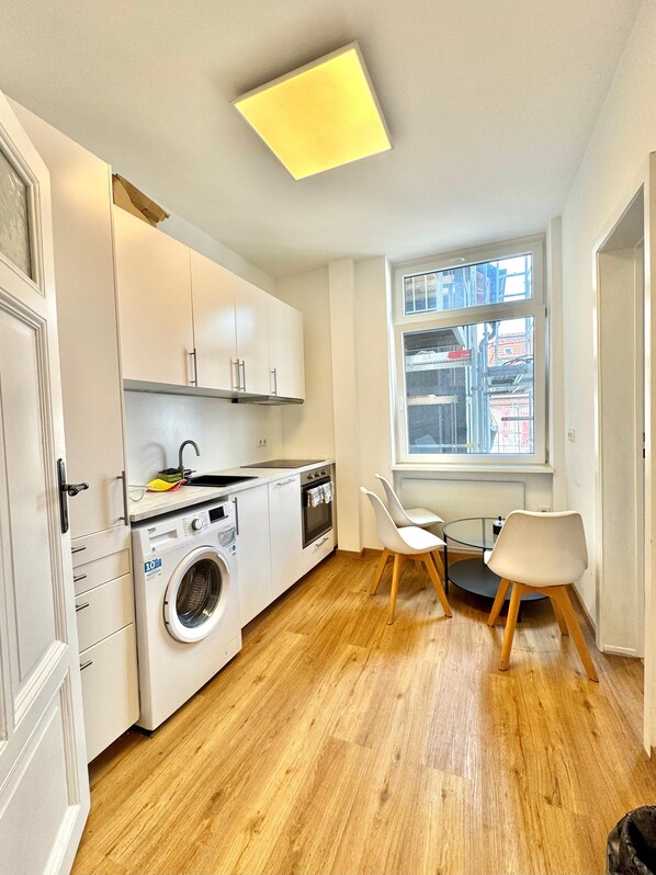 Apartemen Comfort, pemandangan kota | Dapur pribadi