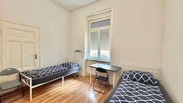 Apartamento família, vista para a cidade | Vista do quarto