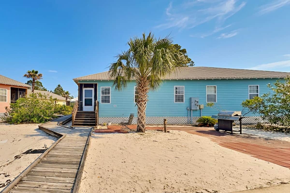 Studio (3 Bedrooms) | Front of property