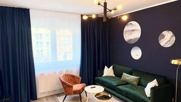 Smart TV, books, stereo