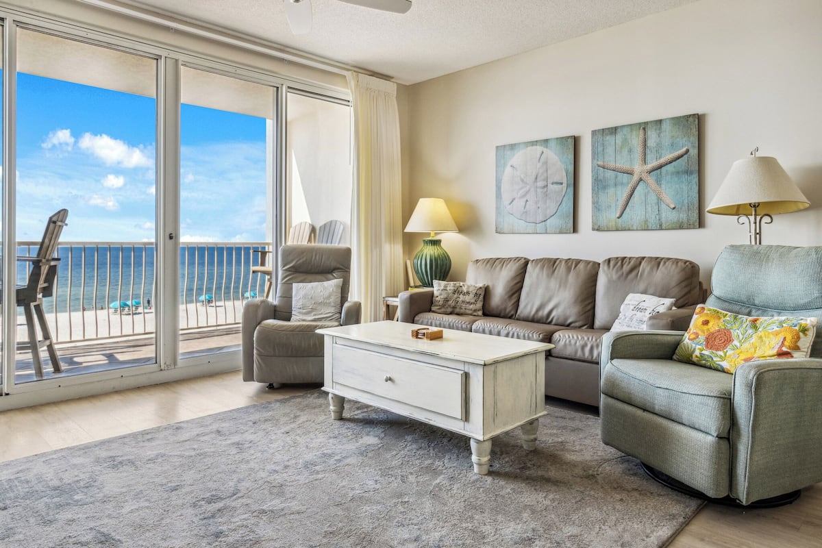 Condo (3 Bedrooms) | Front of property