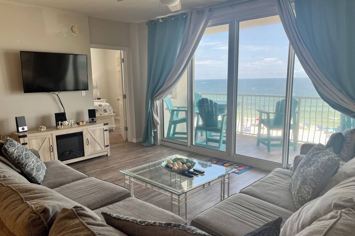 Condo (3 Bedrooms) | Front of property