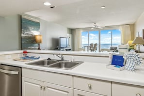 Condo (3 Bedrooms) | Property amenity