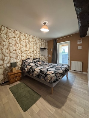 2 bedrooms, bed sheets