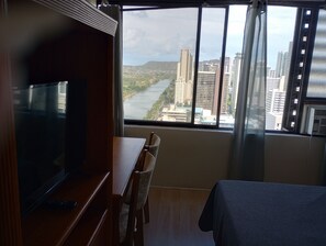 Interior - Ocean view Cozy studio condo with gym, AC and kitchenette in  Waikiki (Honolulu)