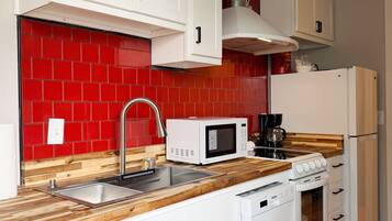 Refrigerador, microondas, horno, placa de cocina