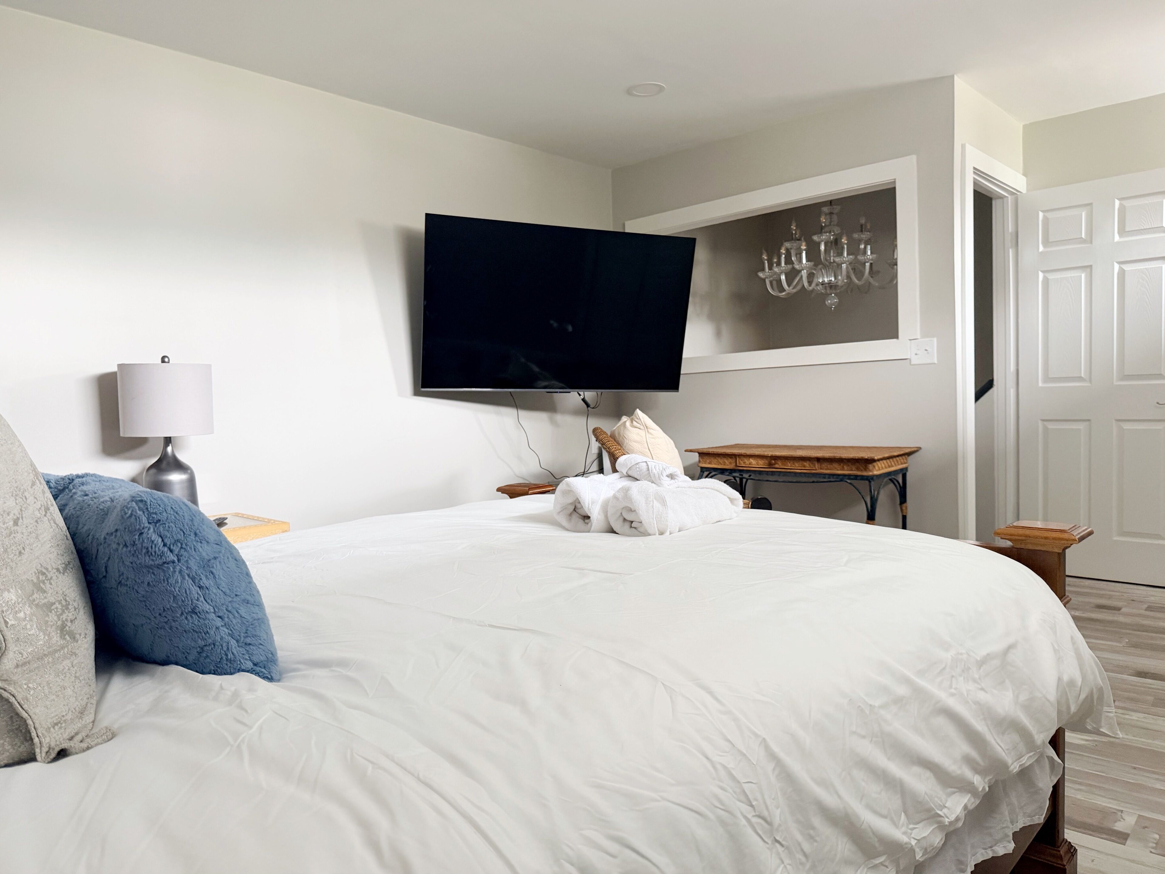 1 dormitorio, tabla de planchar con plancha, wifi y ropa de cama