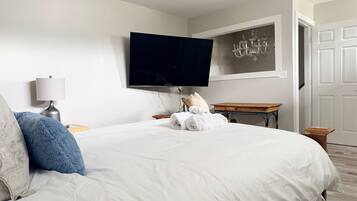 1 dormitorio, tabla de planchar con plancha, wifi y ropa de cama