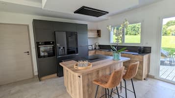 Fridge, microwave, dishwasher