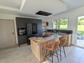 Fridge, microwave, dishwasher